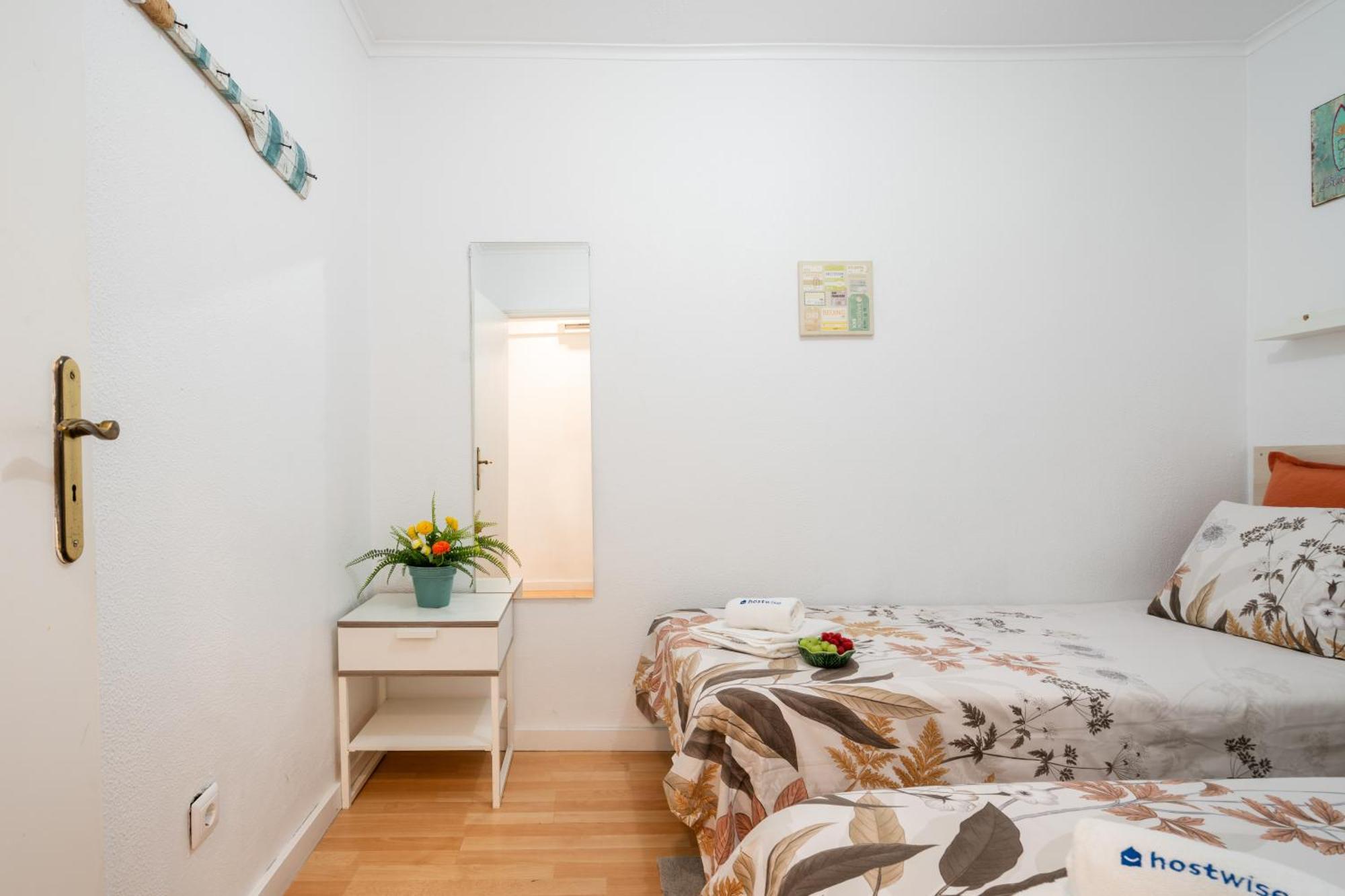 Host Wise - Large Flat W Terrace - Ace Location At Aliados Leilighet Porto Eksteriør bilde